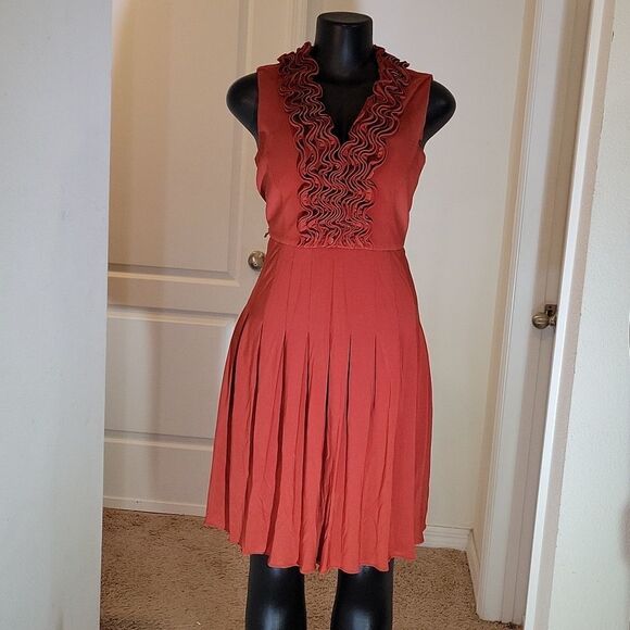 ADRIANA PAPELL PETITE V-NECK SLEEVELESS DRESS - Picture 3 of 13